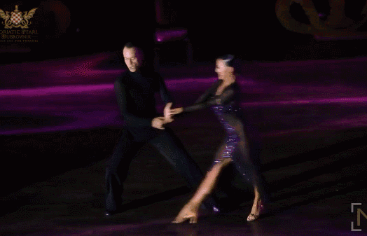 牛仔手部动作和脚步动作格外重要动作迅速要求卡节奏点节奏中等(有点