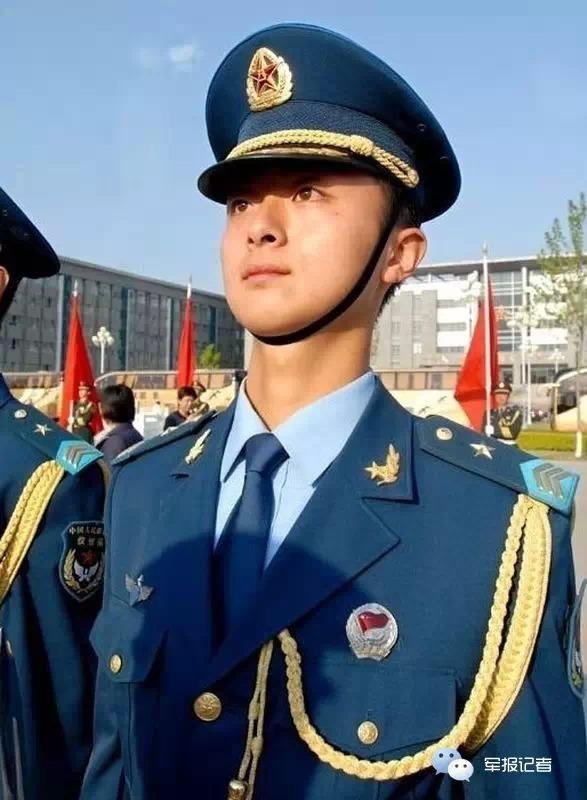 中国空军的帅哥们大集合 (来自:军报记者)