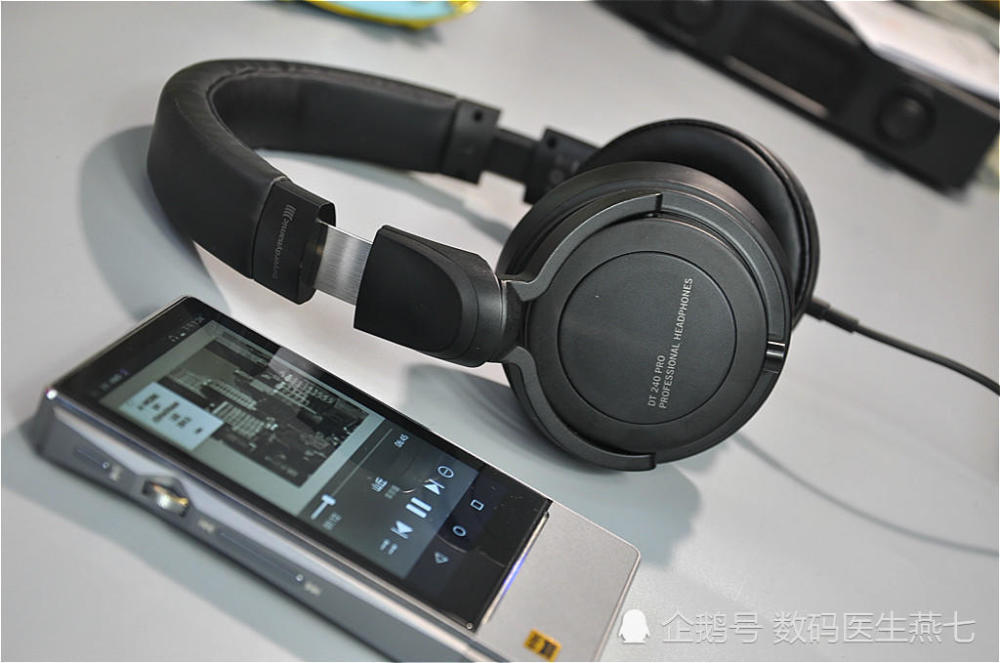 它是最便宜的监听耳机?美国小学生都买得起