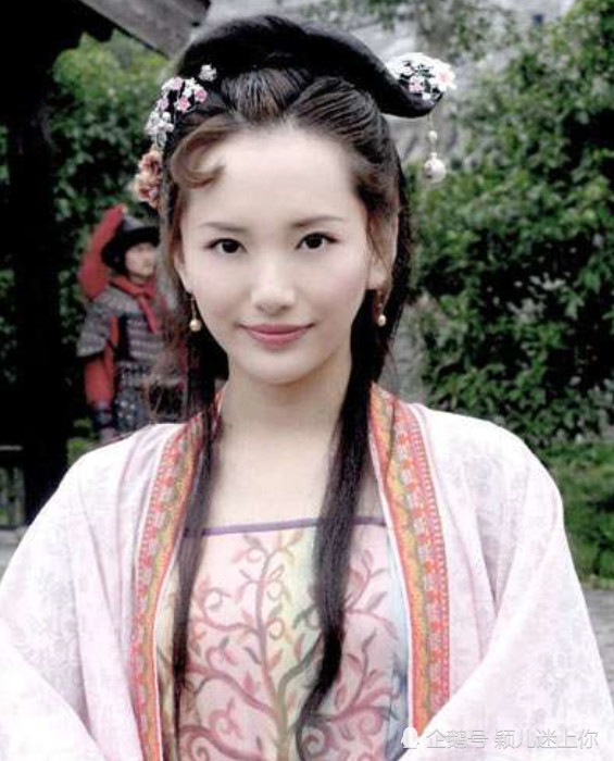 肖雨雨解约杨幂工作室,直言:不是我红不了,是她