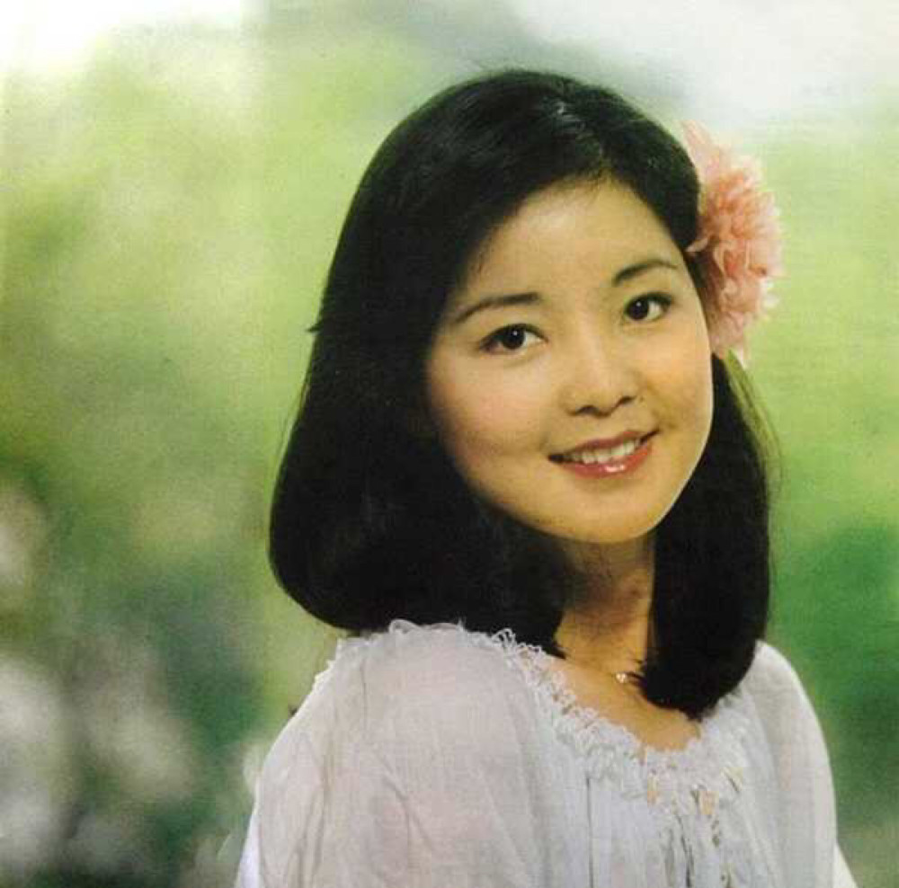 陈妍希的微博评论炸了,原来是因为她,这是何方