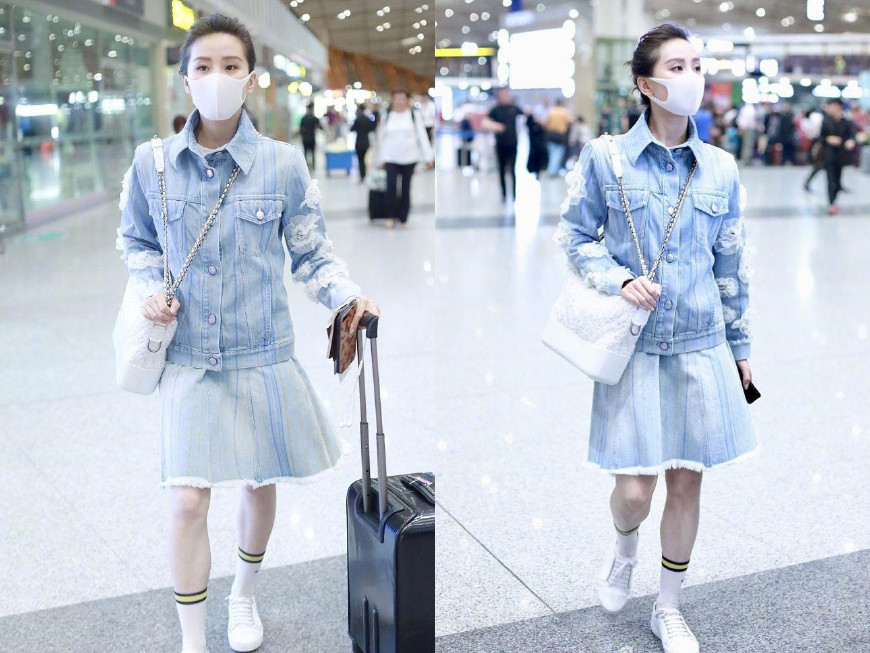 刘诗诗与江疏影同为31岁,穿同款牛仔裙,拼的其