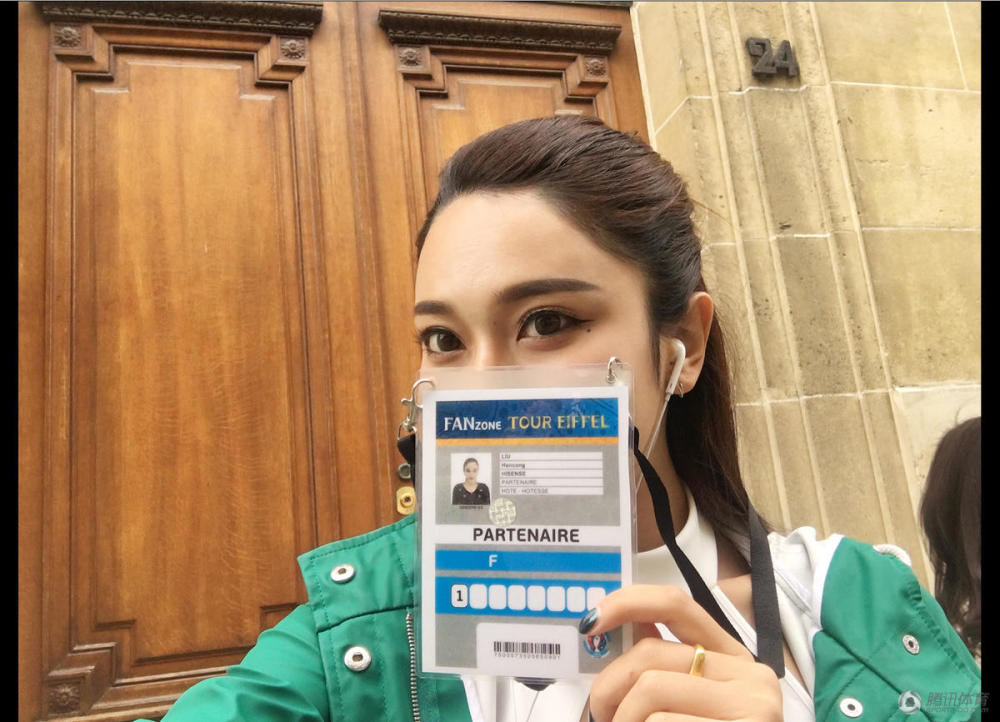 中国足球宝贝首次亮相欧洲杯