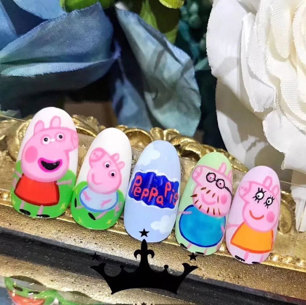 小猪佩奇美甲来了!掌声送给社会人