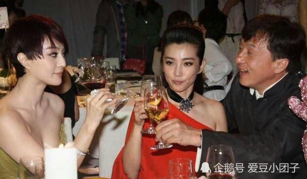 这些照片有毒!李晨紧搂陈乔恩,皮几万甜馨亲如