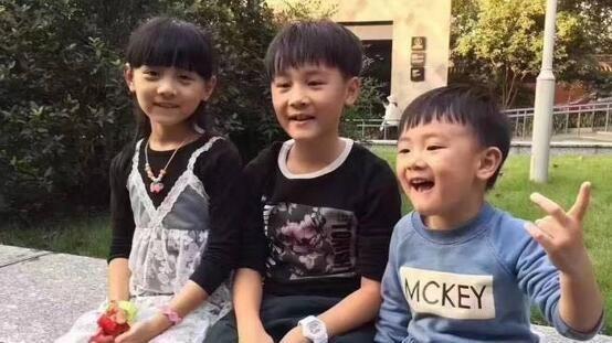 重庆见义勇为英雄因拖把门事件公开对骂天天