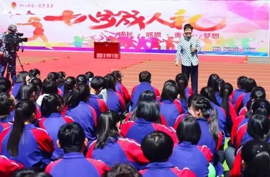 交口:400名学子致敬青春 成人礼吹响奋斗号角