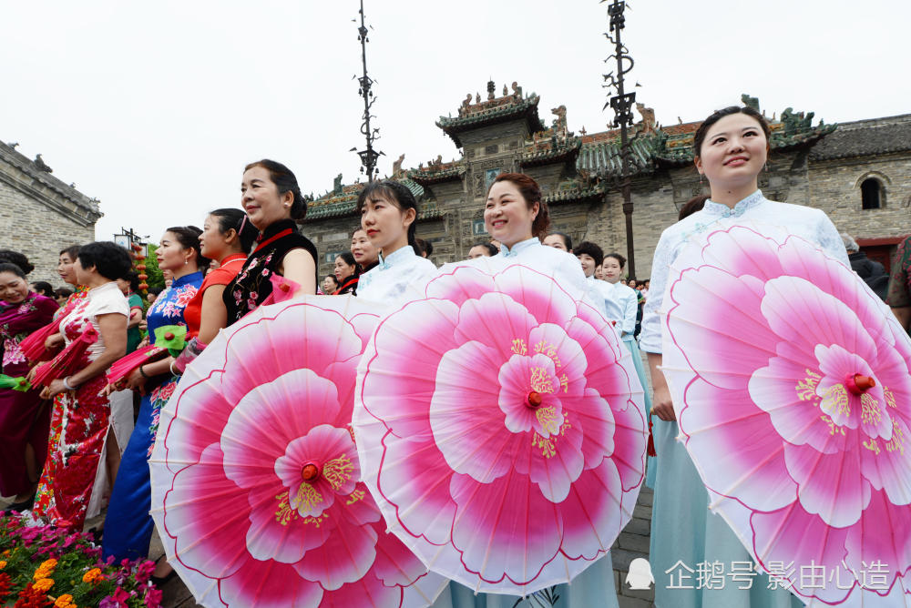 从不同角度看美女旗袍走秀,太漂亮了!