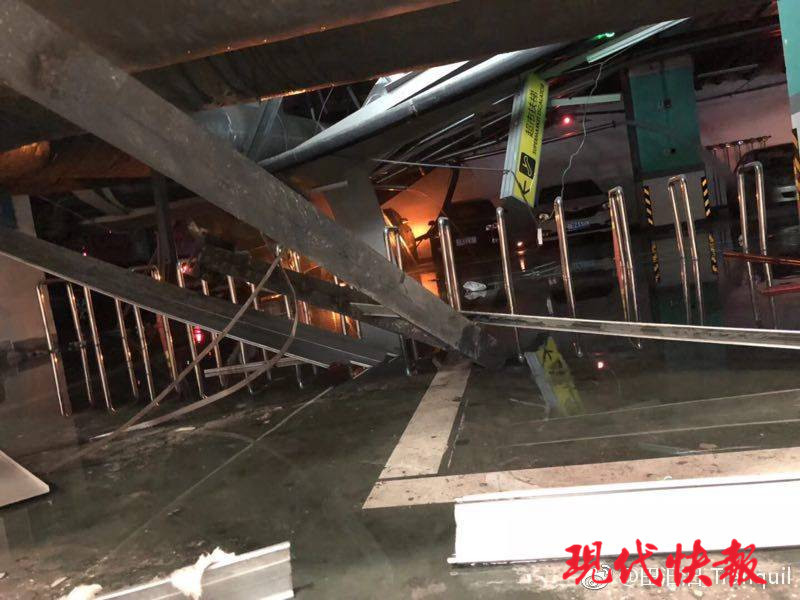 江苏常熟万达广场停车场天花板大规模脱落 有