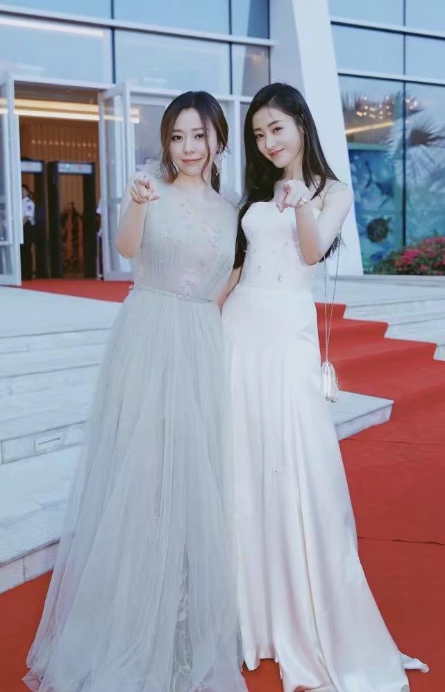 张靓颖演唱会与张天爱一个细节透露:她和冯轲