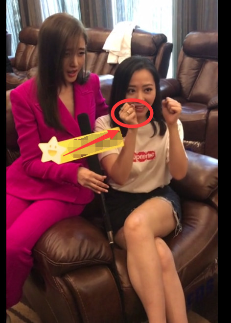 张靓颖演唱会与张天爱一个细节透露:她和冯轲