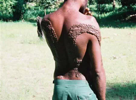 世界最变态的成人礼,男孩必须割包皮