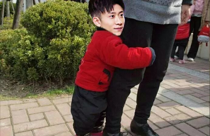 张一山收生日祝福,杨紫画画周冬雨P图,网友:塑