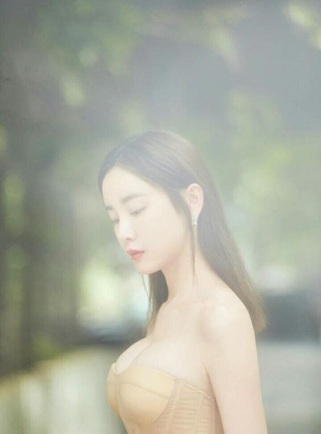 张檬晒照被质疑整容 霸气回应：整不整看心情
