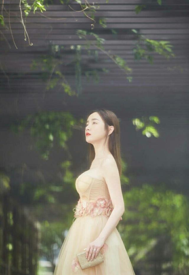 张檬晒照被质疑整容 霸气回应：整不整看心情
