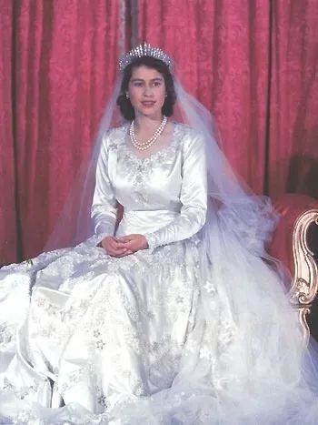 哈里王子的婚礼其实已经很客气了,奶奶们的婚