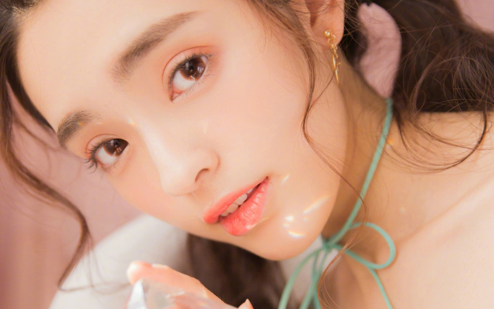 腰细脸上有肉的3大星座女,显小超可爱,男生非常喜欢的