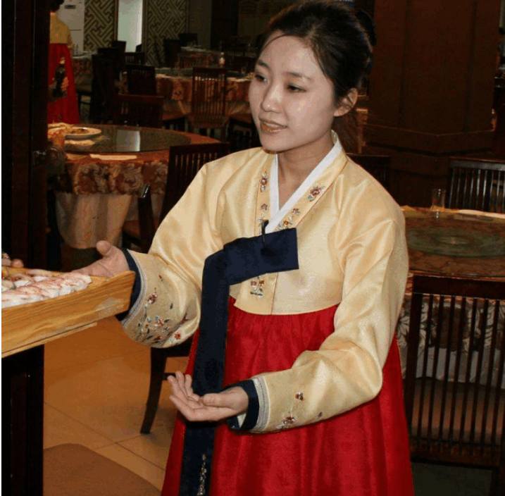 韩国女孩在中国:工资很低,对中国女孩的打扮不