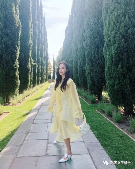 郑秀妍签约美国最大经纪公司,网友:这下SM没办