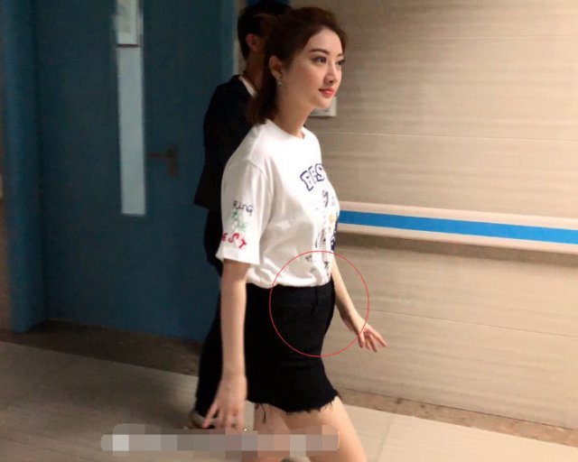 没怀孕?路人镜头下的景甜小腹微微隆起,该减肥