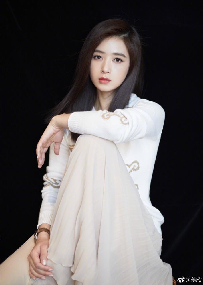 杨紫乔欣发文为蒋欣庆生,刘涛没发被吐槽塑料