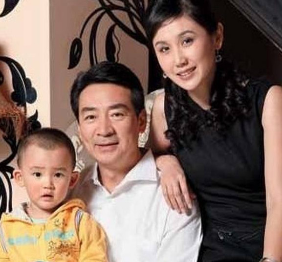 吴刚老婆,陶泽如老婆,寇振海老婆,鲍国安老婆,哪对有夫妻相?