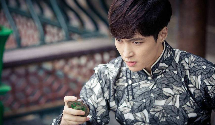 张艺兴拍新剧《黄金瞳》,导演制片轮着夸,粉丝