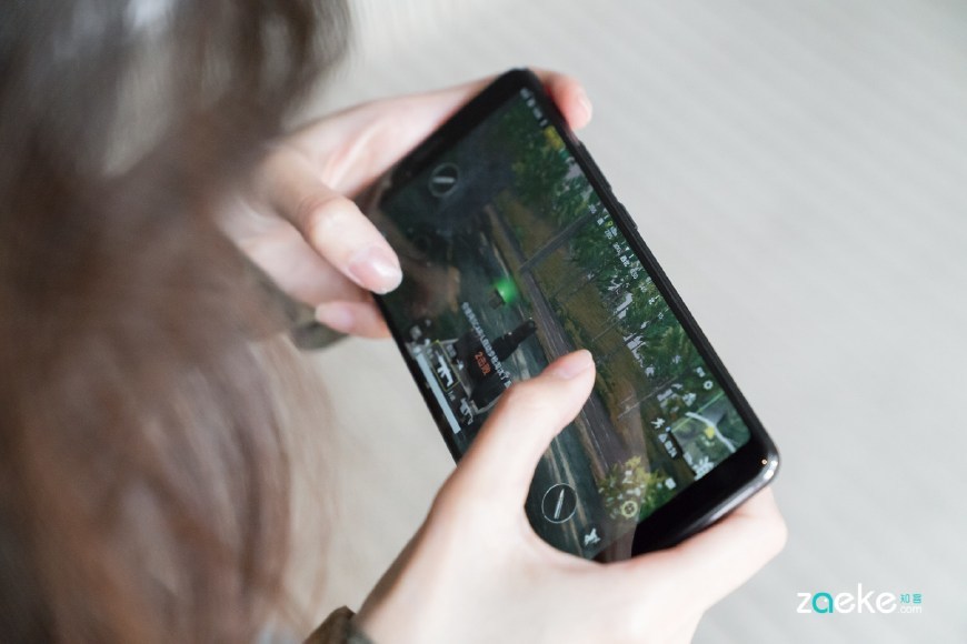 高颜值的努比亚红魔电竞游戏手机,也更适合玩