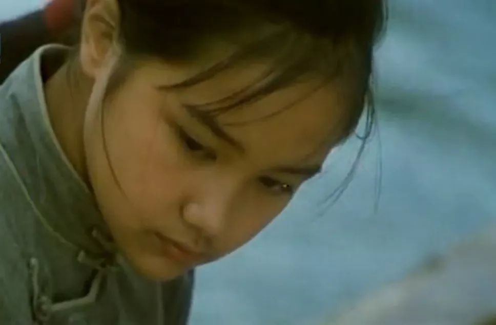 凌子风导演电影《边城》(1992)中的翠翠   事情经过许多曲折.