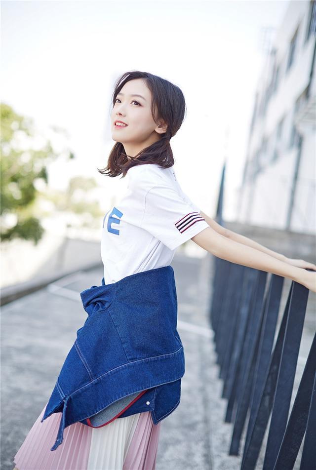 kpl解说灵儿休假归来微博晒美照,元气满满美少女