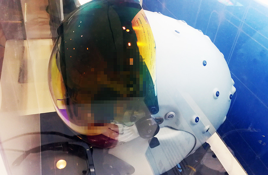 歼20座舱首曝光:这还不是亮点!飞行员头盔太让