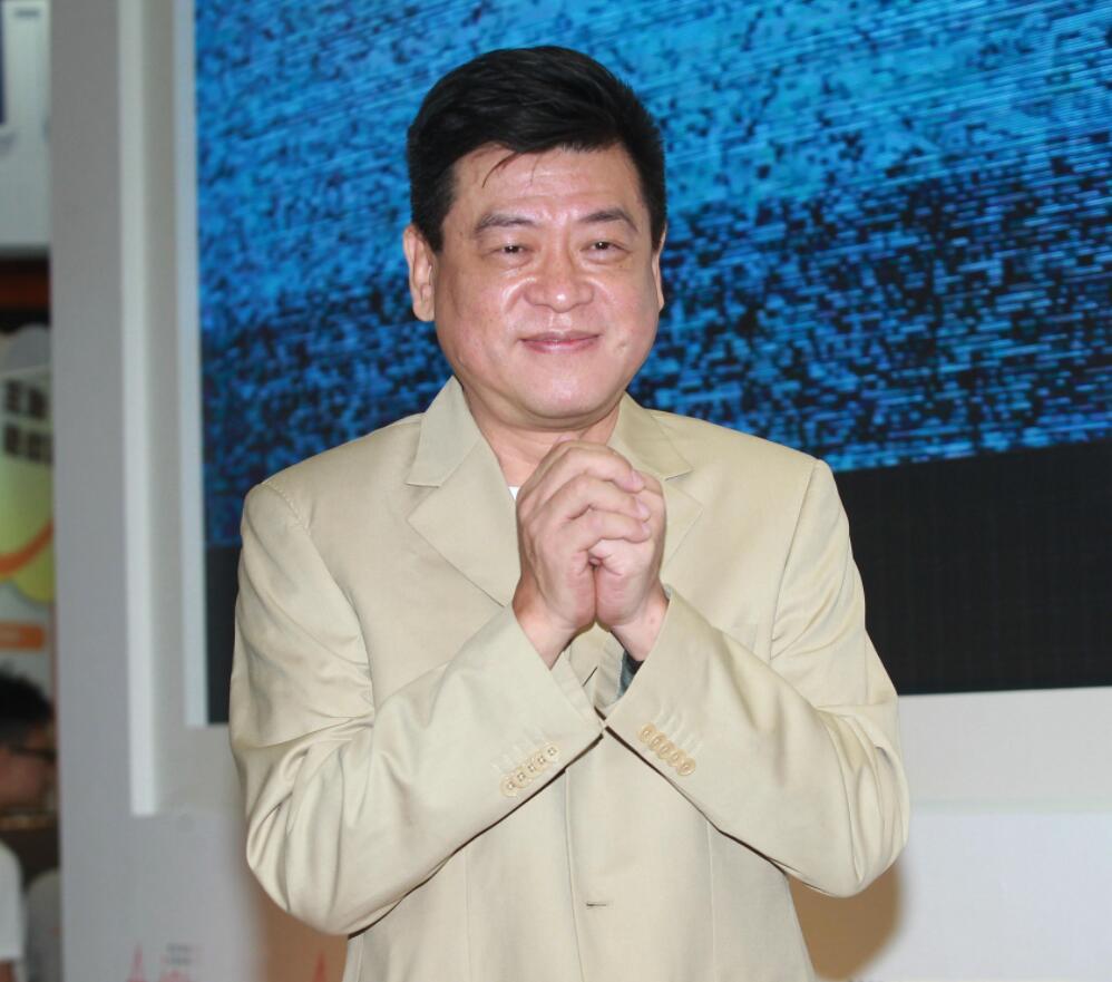 好友曝吴奇隆感人尽孝:把前经纪人当亲妈,照顾