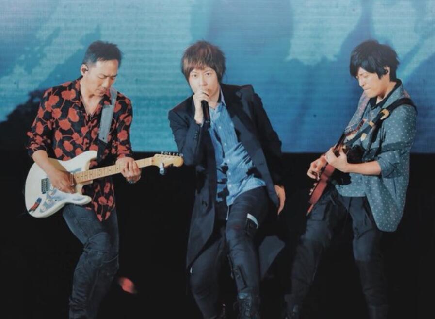 好友曝吴奇隆感人尽孝:把前经纪人当亲妈,照顾