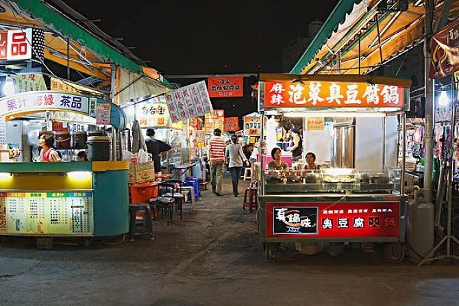 手抓饼,麻辣烫,铁板鱿鱼……各种路边摊小吃用英语该怎么说?