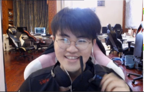 姿态留守RNG基地孤独直播,人气超100W成平台