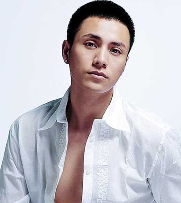 男星剪短发大变活人!陈坤爷们,王凯颓废,他因老婆出轨