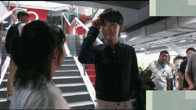熊梓淇,张子枫互相揪头发揪耳朵,这