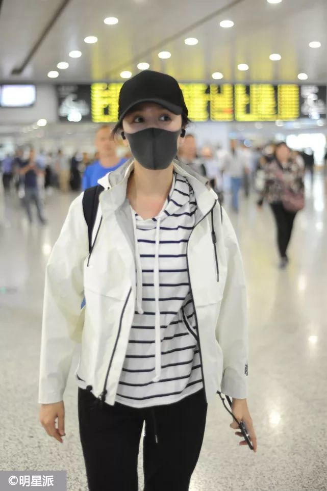 娄艺潇现身机场,《爱情公寓》回归胡一菲即将
