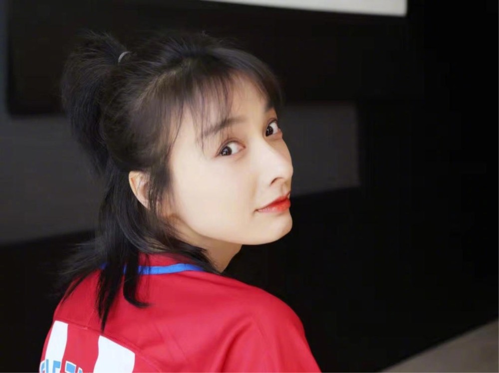 吴昕大夏天穿长衣长裤,面对北京37度高温,不热