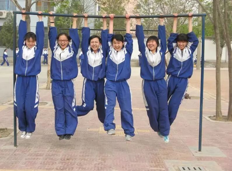 一款校服轻松解决,网友:这是个