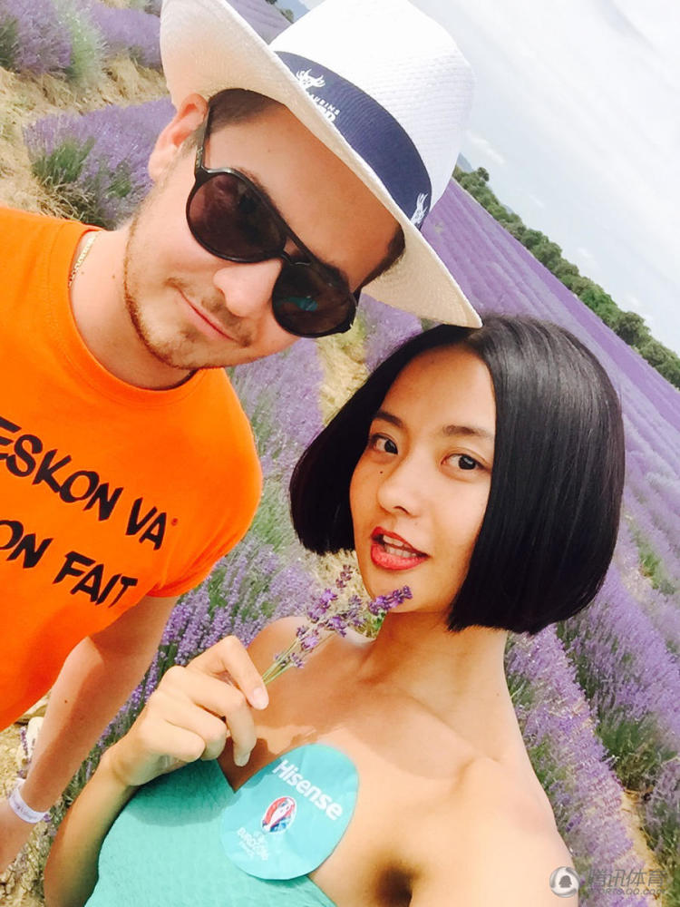 欧洲杯宝贝拍大片 长腿超模助力法国队