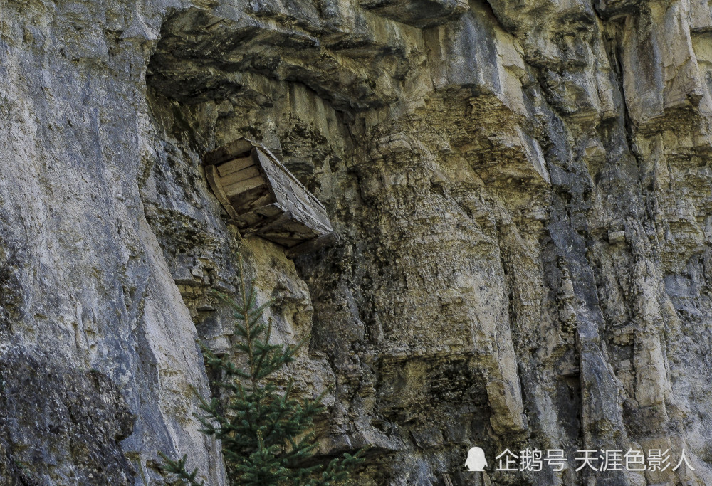 神秘的山西宁武石门悬棺,悬葬之谜至今无人能解