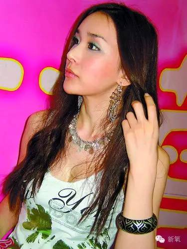 整成Angelababy的网红们，简直傻傻分不清