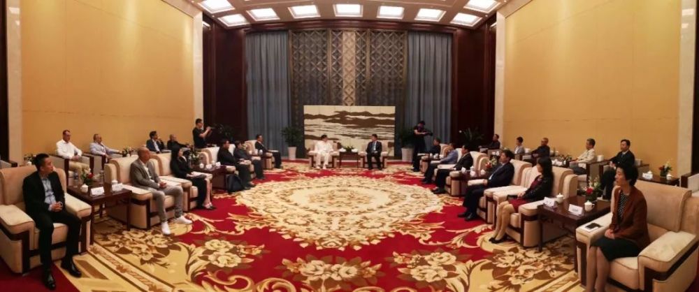 成龙来蚌埠了 蒋雯丽也来了