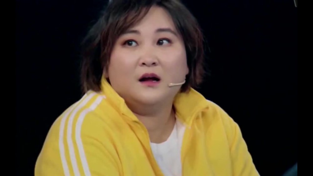 贾玲18岁照片曝光,网友感叹:岁月真是把杀猪刀!