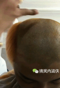 搞笑gif趣图 换泳衣,还有这种操作,厉害了妹子
