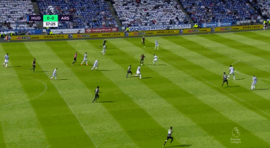 第37分钟,阿森纳反击,拉姆塞插上横传,奥巴梅扬铲射空门破门!