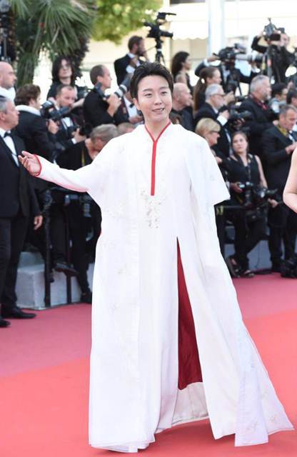 不经ps的李玉刚哪里仙气了?明明就是一个中年油腻男