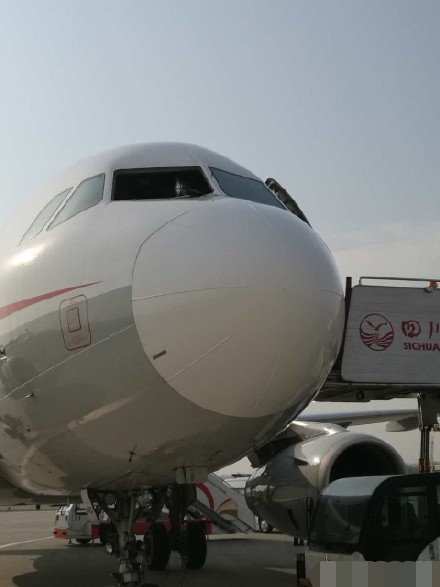 川航备降成功的背后:零下几十度、时速几百公