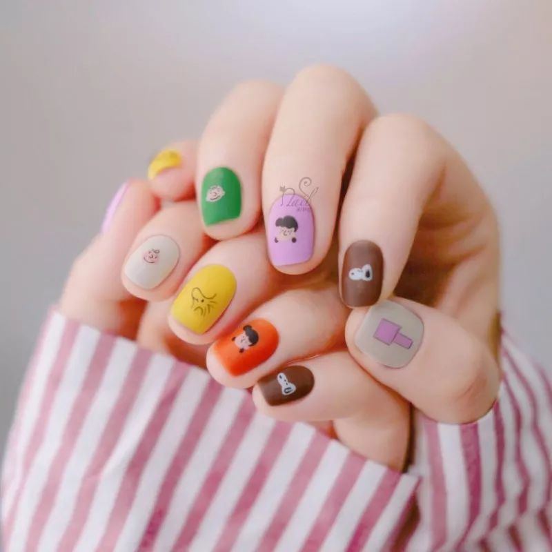 手绘卡通小猪佩奇美甲教程,一起来做社会人